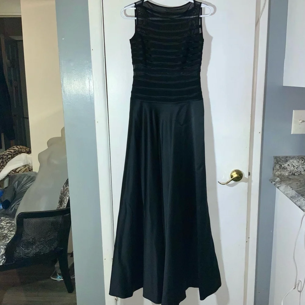Black Sleeveless Taffeta Long Gown Dress Sz 6 Peekaboo bodice - Picture 14 of 15